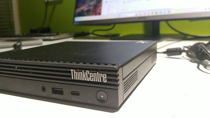 Неттоп Lenovo Thinkcentre m75q Gen2 USFF / AMD Ryzen 5 4650GE (6 (12) ядер по 3.3 - 4.2 GHz) / 16 GB DDR4 / 512 GB SSD / AMD RX Vega 7 / USB 3.1 / Wi-Fi / Блок питания в комплекте