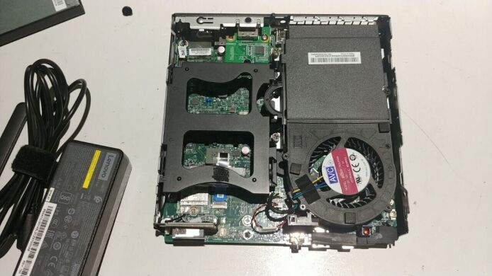 Неттоп Lenovo Thinkcentre m75q Gen2 USFF / AMD Ryzen 5 4650GE (6 (12) ядер по 3.3 - 4.2 GHz) / 16 GB DDR4 / 512 GB SSD / AMD RX Vega 7 / USB 3.1 / Wi-Fi / Блок питания в комплекте