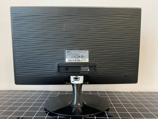 Монитор Samsung SyncMaster S22B150N / 21.5" (1920x1080) TN / VGA + Блок питания и кабель питания Монитор Samsung SyncMaster S22B150N / 21.5" (1920x1080) TN / VGA + Блок питания и кабель питания
