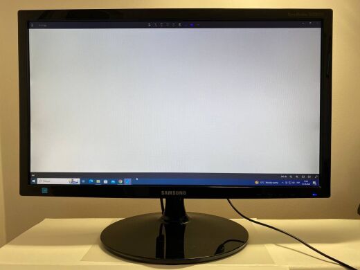 Монитор Samsung SyncMaster S22B150N / 21.5" (1920x1080) TN / VGA + Блок питания и кабель питания Монитор Samsung SyncMaster S22B150N / 21.5" (1920x1080) TN / VGA + Блок питания и кабель питания