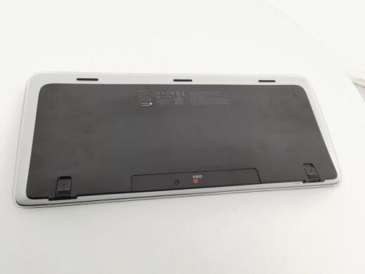 Беспроводная клавиатура Logitech K800 Wireless Illuminated / полноразмерная / черная / подсветка клавиш