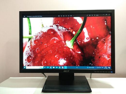 Монитор Acer V193W / 19" (1440x900) TN+film / VGA / VESA 100x100 Монитор Acer V193W / 19" (1440x900) TN+film / VGA / VESA 100x100