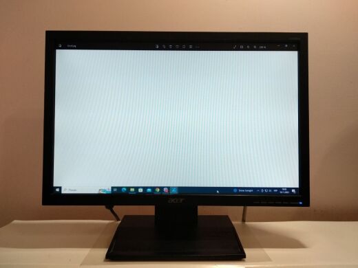 Монитор Acer V193W / 19" (1440x900) TN+film / VGA / VESA 100x100 Монитор Acer V193W / 19" (1440x900) TN+film / VGA / VESA 100x100