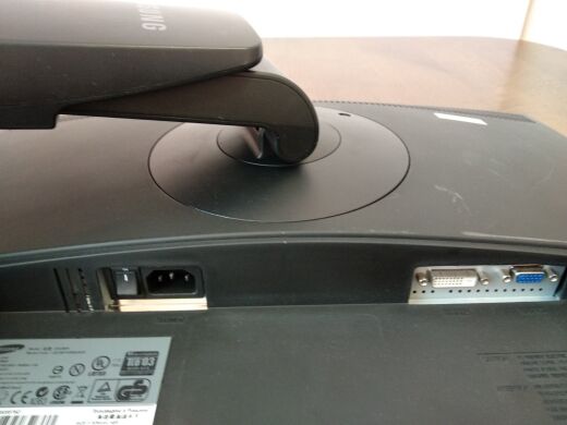 Монітор Samsung SyncMaster 2243BW / 22" (1680x1050) TN / DVI, VGA Монітор Samsung SyncMaster 2243BW / 22" (1680x1050) TN / DVI, VGA