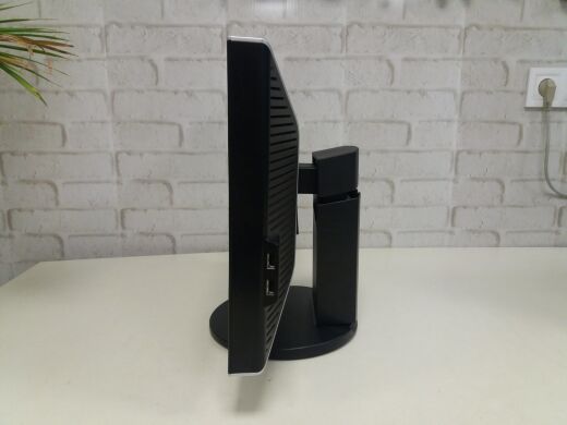 Dell 2007WFP / 20" (1600х1050) IPS CCFL / DVI-D, VGA, RCA, S-Video, USB Dell 2007WFP / 20" (1600х1050) IPS CCFL / DVI-D, VGA, RCA, S-Video, USB