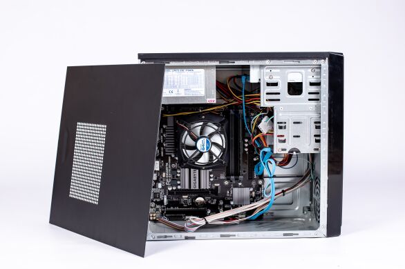 MiniTower / AMD FX-6300 (6 ядер по 3.5 - 3.8 GHz) / 8GB DDR3 / 500GB HDD / USB 3.0 MiniTower / AMD FX-6300 (6 ядер по 3.5 - 3.8 GHz) / 8GB DDR3 / 500GB HDD / USB 3.0