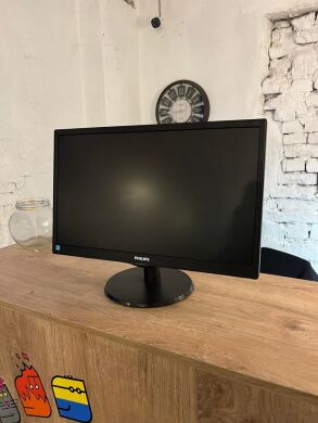 Монітор Philips 223V5LSB2 / 21.5" (1920x1080) TN / VGA / VESA 100x100 