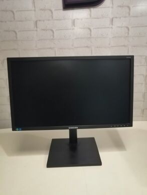 Монитор Samsung S23E650D / 23" (1920x1080) PLS / VGA, DVI, DisplayPort / VESA 100x100 