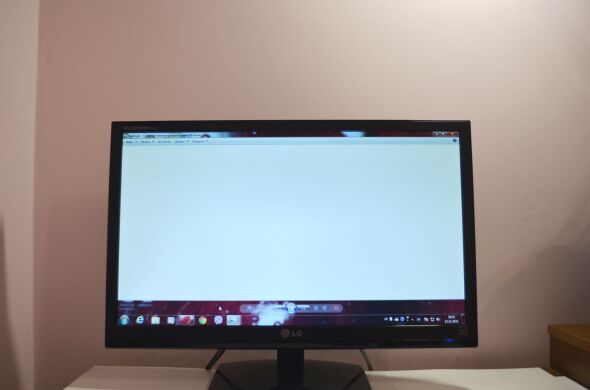 Монітор LG E2441V / 24" (1920x1080) TN LED / VGA, DVI, HDMI / Headphone Out