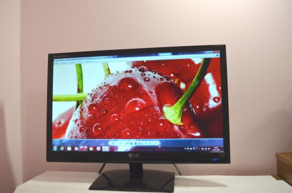 Монітор LG E2441V / 24" (1920x1080) TN LED / VGA, DVI, HDMI / Headphone Out