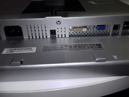 Монитор Dell 2208WFPT / 22" (1680x1050) TN CCFL / DVI-D, VGA, USB Монитор Dell 2208WFPT / 22" (1680x1050) TN CCFL / DVI-D, VGA, USB