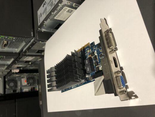Дискретная видеокарта nVidia GeForce 210 1GB (VGA, DVI, HDMI).