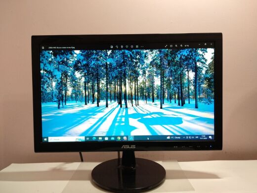 Монитор Asus VS197 / 18.5" (1366x768) TN / VGA / VESA 75x75