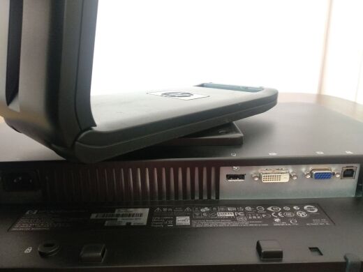 Монітор HP LA2405wg / 24" (1920x1200) TN / VGA, DVI, DP, USB