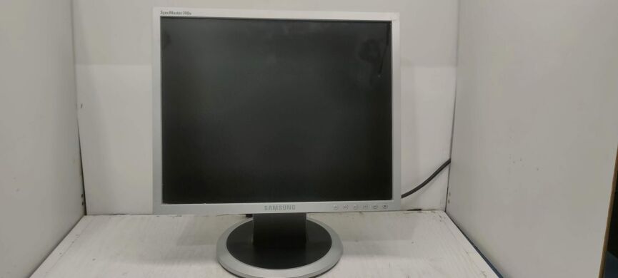 Монитор Б-класс Samsung 740N / 720N / 710N / 17" (1280x1024) TN / VGA / VESA 75x75 Монитор Б-класс Samsung 740N / 720N / 710N / 17" (1280x1024) TN / VGA / VESA 75x75