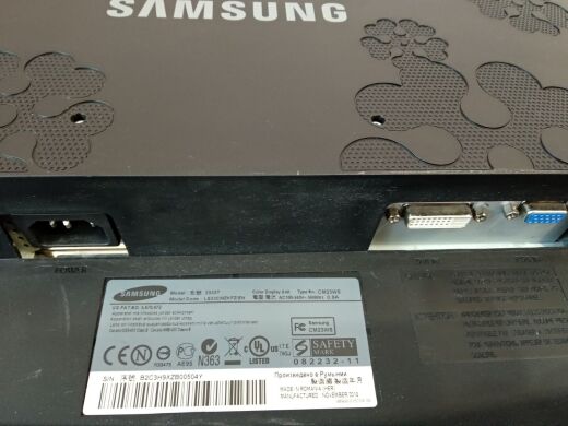 Монитор Samsung SyncMaster 2333T / 23" (1920x1080) TN / VGA, DVI / VESA 100x100 Монитор Samsung SyncMaster 2333T / 23" (1920x1080) TN / VGA, DVI / VESA 100x100