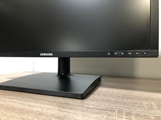 Монитор Samsung SyncMaster S24E650BW / 24" (1920x1200) PLS LED / 1x DVI-D, 1x VGA