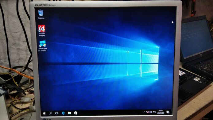 Монитор LG Flatron L1942S / 19" (1280x1024) TN / VGA / VESA 75x75 + кабеля (VGA, сетевой) Монитор LG Flatron L1942S / 19" (1280x1024) TN / VGA / VESA 75x75 + кабеля (VGA, сетевой)