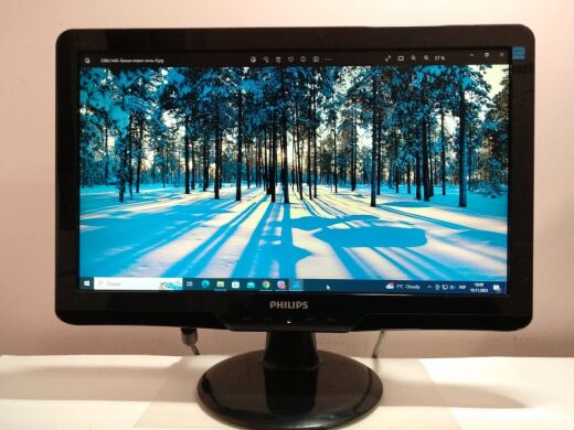 Монитор Philips 192E2 / 18.5" (1366x768) TN / VGA, DVI / VESA 100x100
