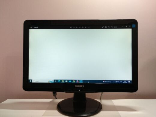 Монитор Philips 192E2 / 18.5" (1366x768) TN / VGA, DVI / VESA 100x100