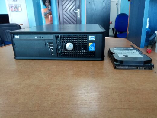 Dell Optiplex 780 SFF / Intel Core 2 Duo E8400 (2 ядра по 3.0GHz) / 4GB DDR3 / 160GB HDD (10000 об / хв) + монітор Fujitsu p19-5p / 19 '/ 1280x1024 / колонки 4W Dell Optiplex 780 SFF / Intel Core 2 Duo E8400 (2 ядра по 3.0GHz) / 4GB DDR3 / 160GB HDD (10000 об / хв) + монітор Fujitsu p19-5p / 19 '/ 1280x1024 / колонки 4W