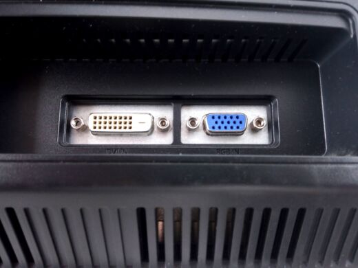 Samsung SyncMaster BX2240W / 22" (1680x1050) TN WLED / VGA, DVI Samsung SyncMaster BX2240W / 22" (1680x1050) TN WLED / VGA, DVI
