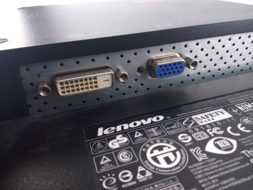 Lenovo L2250p / 22" (1680x1050) TN+film TFT / VGA, DVI
