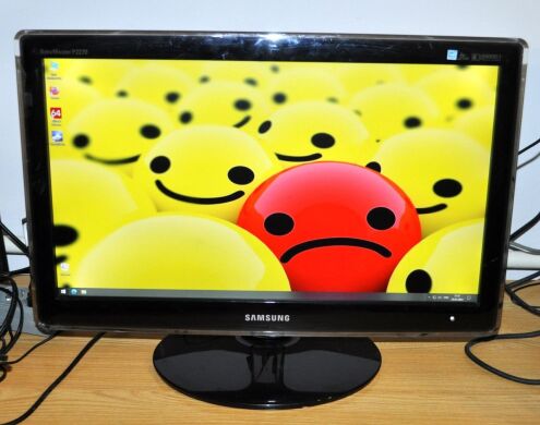 Монітор Б-клас Samsung SyncMaster P2270 / 22" (1920x1080) TN / DVI + Кабелі підключення