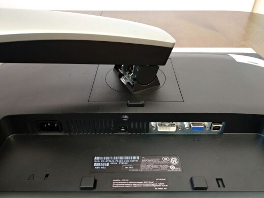 Монитор Dell Professional P2312Ht / 23" (1920x1080) TN / DVI, VGA, USB / VESA 100x100 Монитор Dell Professional P2312Ht / 23" (1920x1080) TN / DVI, VGA, USB / VESA 100x100