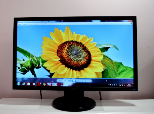 Монитор Acer V243H / 24" (1920x1080) TN / 1x DVI, 1x VGA Монитор Acer V243H / 24" (1920x1080) TN / 1x DVI, 1x VGA