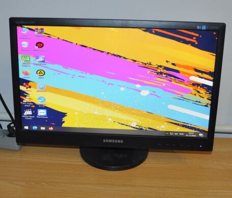 Монитор Samsung SyncMaster 2243SN / 22" (1920x1080) TN / VGA + Кабели в комплекте Монитор Samsung SyncMaster 2243SN / 22" (1920x1080) TN / VGA + Кабели в комплекте