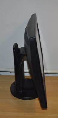 Монитор Samsung SyncMaster 2243SN / 22" (1920x1080) TN / VGA + Кабели в комплекте Монитор Samsung SyncMaster 2243SN / 22" (1920x1080) TN / VGA + Кабели в комплекте