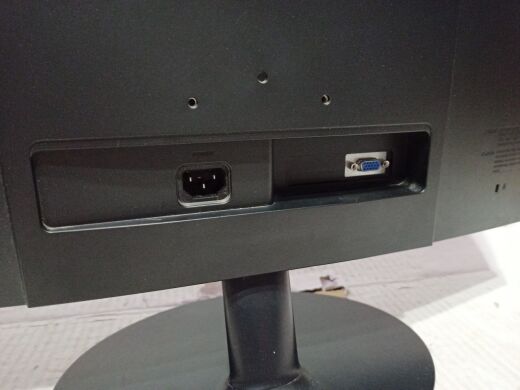 Монитор Samsung SyncMaster E2220N / 22" (1920x1080) TN / VGA / VESA 75x75 Монитор Samsung SyncMaster E2220N / 22" (1920x1080) TN / VGA / VESA 75x75