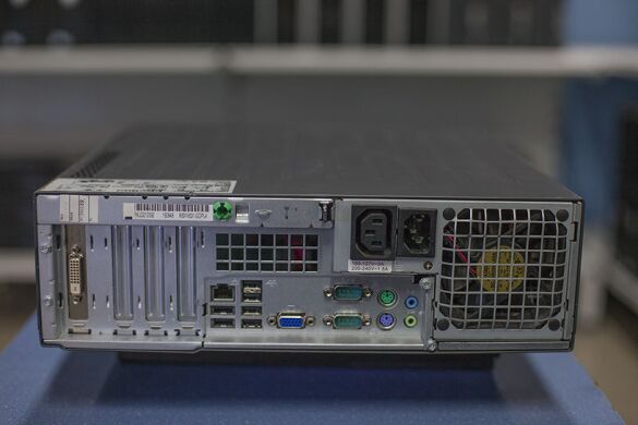 Fujitsu E5730 SFF / Intel Core 2 Quad Q6600 (4 ядра по 2.4GHz) / 6GB RAM / 160GB HDD + монитор Fujitsu P19-2 / 19' / 1280x1024