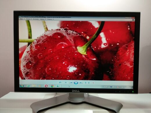 Монитор Б-класс Dell UltraSharp 2208WFPt / 22" (1680x1050) TN / DVI, VGA, USB / VESA 100x100