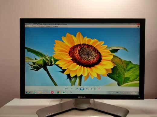 Монитор Б-класс Dell UltraSharp 2208WFPt / 22" (1680x1050) TN / DVI, VGA, USB / VESA 100x100