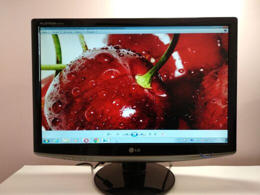 Монітор Б-клас LG Flatron W2252TQ / 22" (1680x1050) TN / VGA, DVI