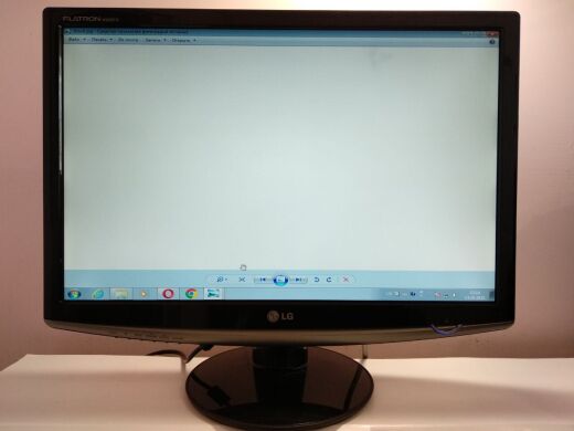 Монітор Б-клас LG Flatron W2252TQ / 22" (1680x1050) TN / VGA, DVI