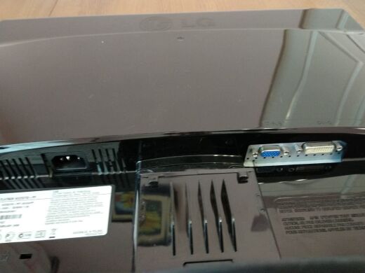 Монітор Б-клас LG Flatron W2252TQ / 22" (1680x1050) TN / VGA, DVI