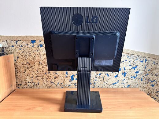 Монитор LG Flatron L1953HM / 19' (1280x1024) TN / DVI, VGA + Кабель питания + Кабель VGA Монитор LG Flatron L1953HM / 19' (1280x1024) TN / DVI, VGA + Кабель питания + Кабель VGA
