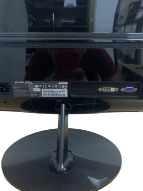 Монитор Philips 247E3LSU00 / 24" (1920x1080) TN / DVI, VGA