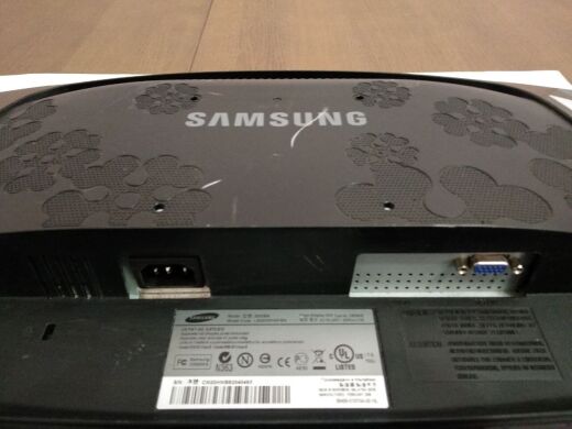 Монитор Samsung SyncMaster 2033SN / 20" (1600x900) TN+film / VGA Монитор Samsung SyncMaster 2033SN / 20" (1600x900) TN+film / VGA