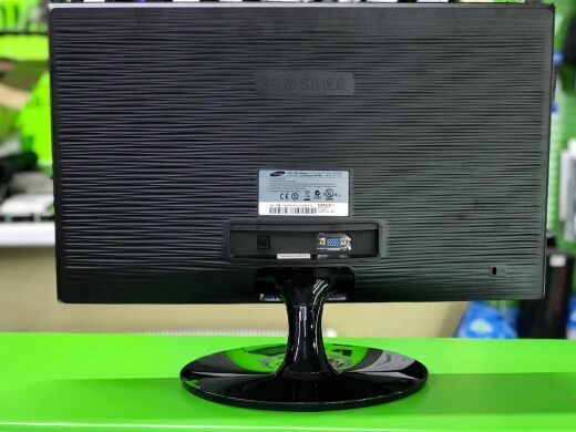Samsung S22B300 / 22" (1920x1080) LED TN+film / VGA Samsung S22B300 / 22" (1920x1080) LED TN+film / VGA