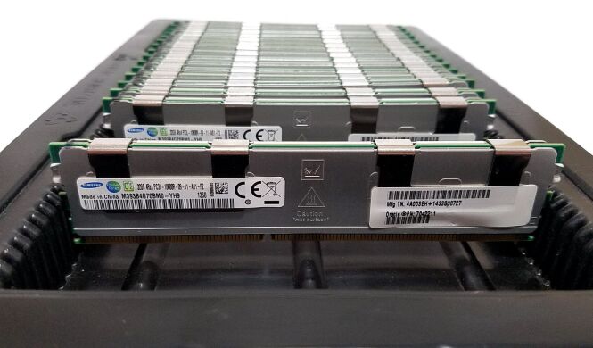 Серверная оперативная память Samsung / 32 GB / 4Rx4 PC3-10600R / DDR3 ECC / 1333 MHz