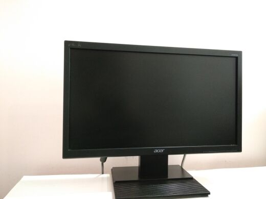 Монитор Acer V206HQL / 19.5" (1600x900) TN / VGA, DVI 