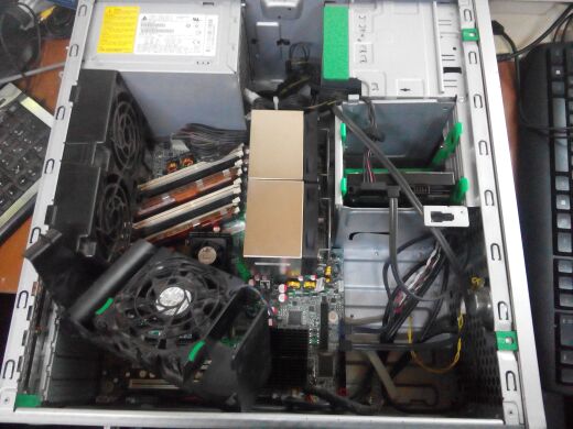 Сервер HP xw6600 / 2x Intel Xeon E5420 / 4GB RAM / 250GB HDD / Radeon 5440 / 650W