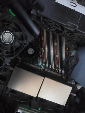 Сервер HP xw6600 / 2x Intel Xeon E5420 / 4GB RAM / 250GB HDD / Radeon 5440 / 650W