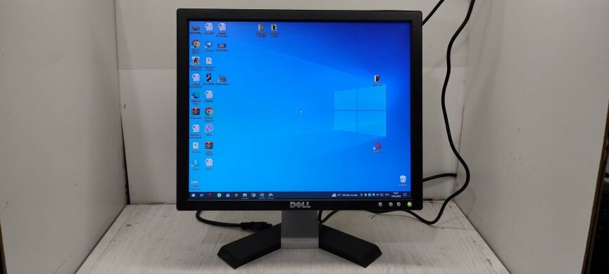 Монитор Dell E178FPv / 17" (1280x1024) TN / VGA / VESA 100x100 Монитор Dell E178FPv / 17" (1280x1024) TN / VGA / VESA 100x100