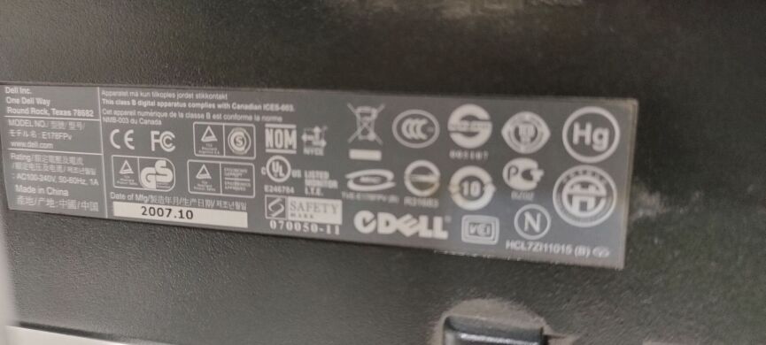 Монитор Dell E178FPv / 17" (1280x1024) TN / VGA / VESA 100x100 Монитор Dell E178FPv / 17" (1280x1024) TN / VGA / VESA 100x100