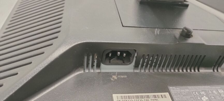 Монитор Dell E178FPv / 17" (1280x1024) TN / VGA / VESA 100x100 Монитор Dell E178FPv / 17" (1280x1024) TN / VGA / VESA 100x100